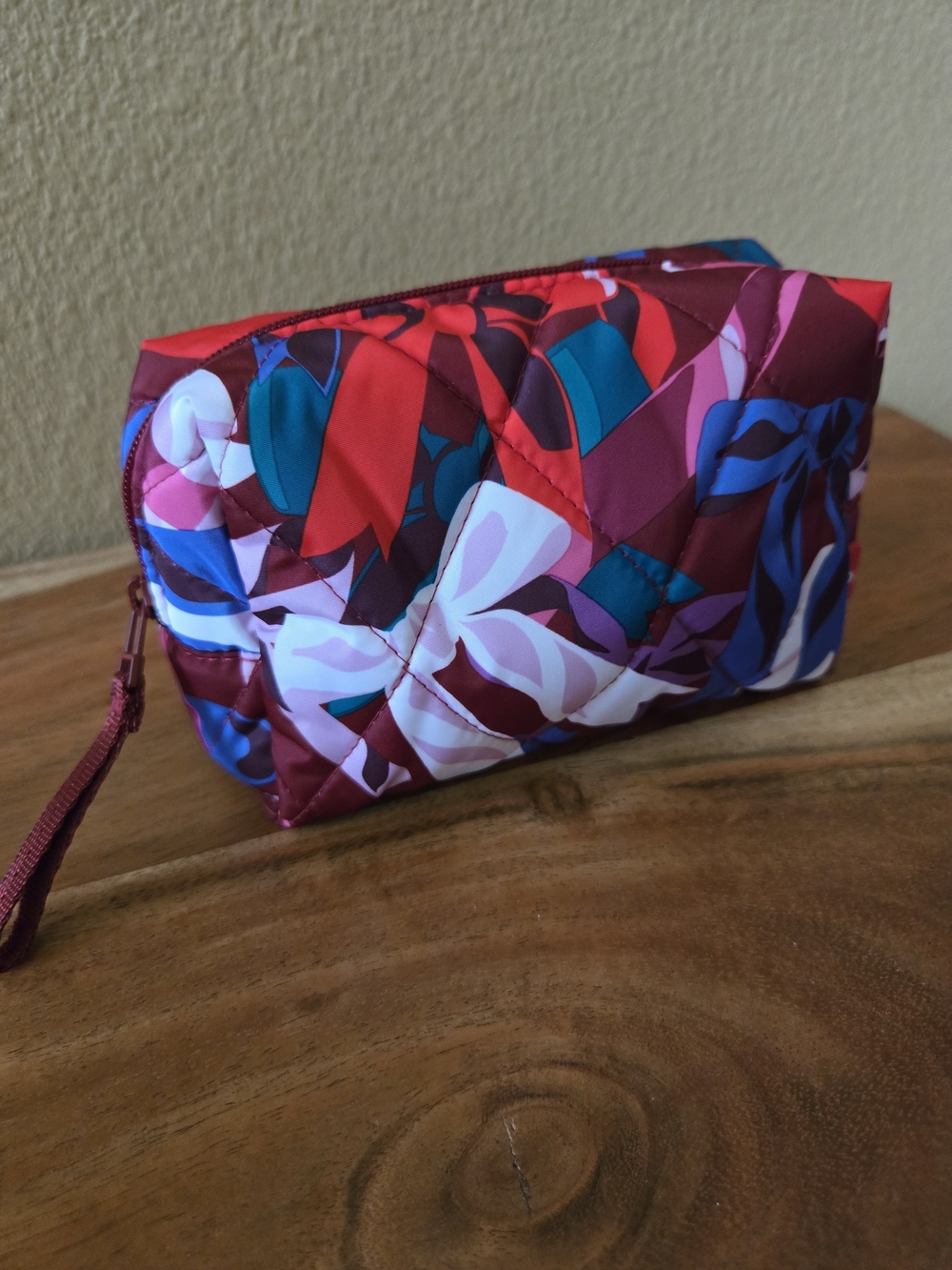 NWT Vera Bradley Bow Show Quilted Bows Cosmetic Pouch Ultralight